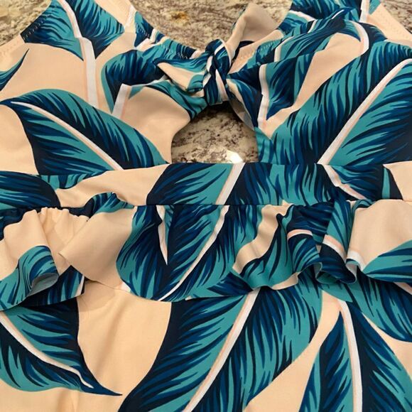 CUPSHE one pice swimsuit NEW WITH TAGS size medium - Picture 2 of 7